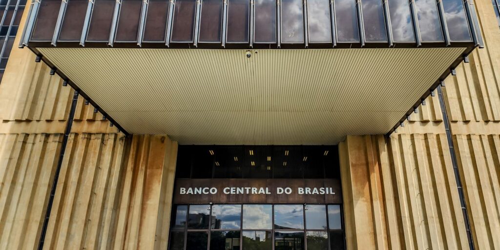 Brasileiros sacaram R$ 360 milhões em valores a receber em abril