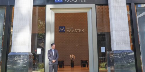 INSS bloqueia repasses a Master por problemas em consignados