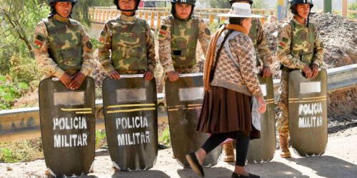 Bolívia: caem bloqueios após estado de exceção e acordo com sindicato