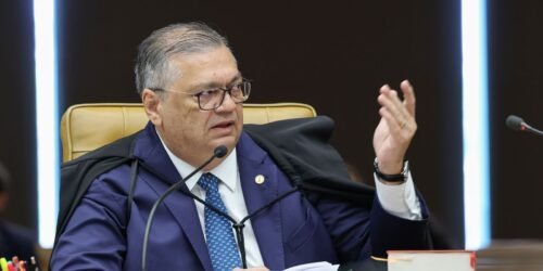 Dino manda PF investigar relação de Vorcaro com cemitérios em SP