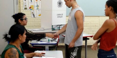 Caminhos da Reportagem: importância do voto para jovens e idosos