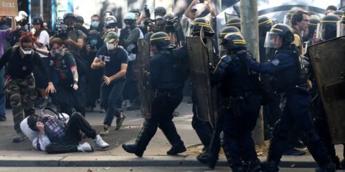 Adolescentes franceses fazem mais um dia de protestos sobre escolas