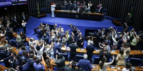 Imprensa estrangeira vê vitória de Lula em aprovação do fim da 6x1