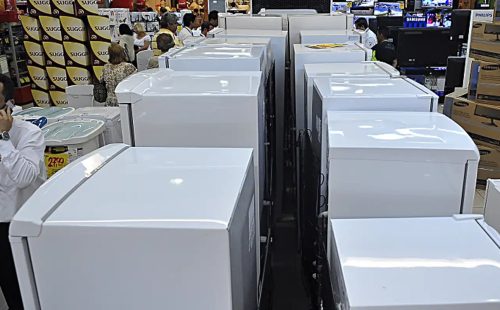 Vendas no comércio voltam a ganhar fôlego e crescem 0,5% em outubro