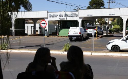 Bolsonaro tem 24h para explicar fala de Eduardo sobre acesso a vídeo