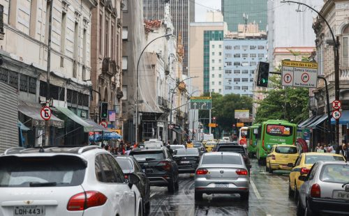 Rio: maioria dos carros roubados está em áreas controladas pelo crime