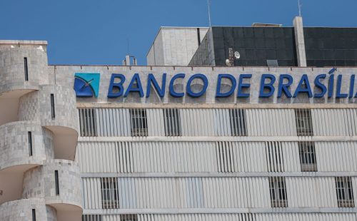 Justiça bloqueia ações do BRB ligadas a Banco Master