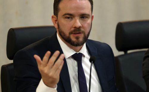 Nova versão do Desenrola será lançada após viagem de Lula, diz Durigan