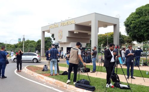 8/01: lembre como a imprensa estrangeira repercutiu condenações do STF