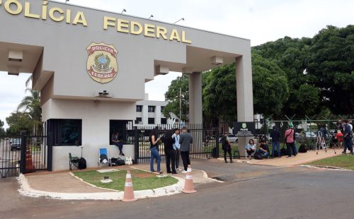 "Todo mundo sabe o que ele fez", diz Lula sobre prisão de Bolsonaro