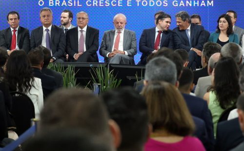 Lula cria comitê gestor e lança plataforma da reforma tributária
