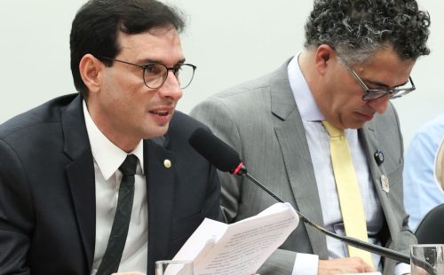 Fim da escala 6x1: relator propõe que um dia de folga seja no domingo