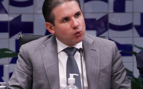 Motta convoca reunião de líderes para votar PL do fim da escala 6x1