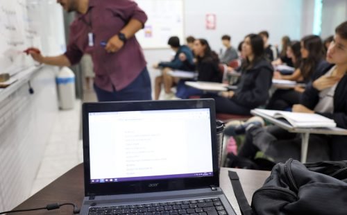Docentes usam inteligência artificial para inovar e engajar alunos