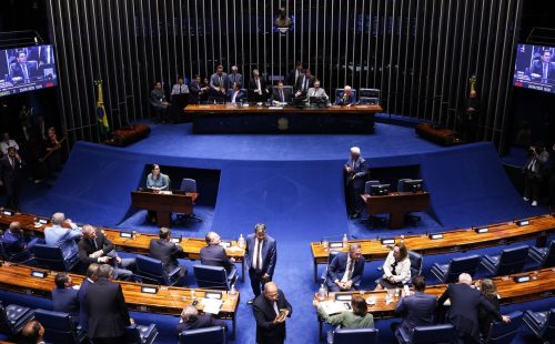 Alcolumbre trava tramitação da PEC do fim da 6x1 no Senado