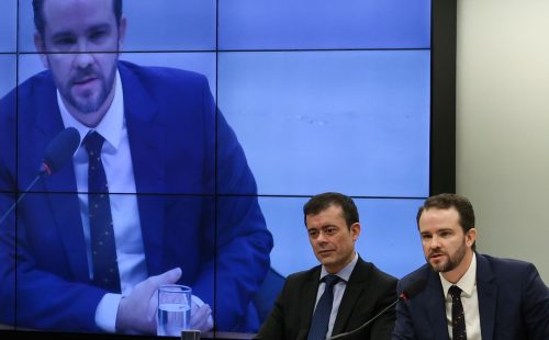 Ministro rebate oposição: trabalhador paga hoje menos impostos no país