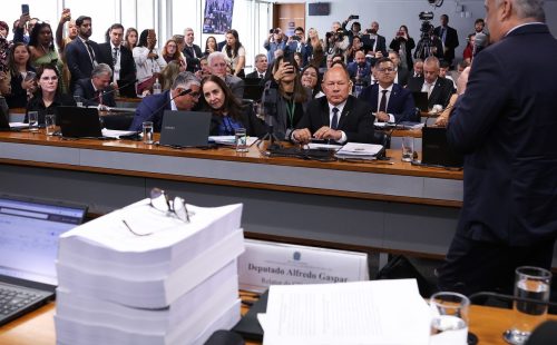 Relatório da CPMI do INSS pede indiciamento de 216 pessoas