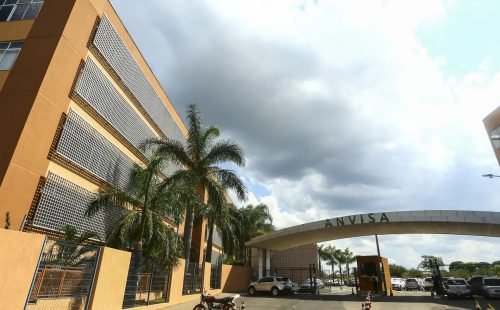 Anvisa proíbe venda de cosméticos e manda recolher gel falsificado