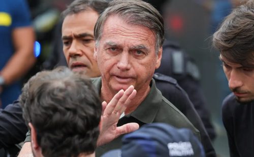 Alexandre de Moraes concede prisão domiciliar a Bolsonaro