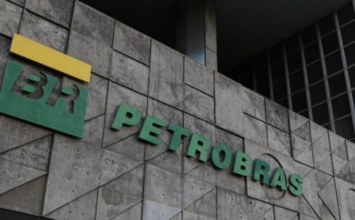 Petrobras batiza primeiro navio a navegar com tripulação 100% feminina
