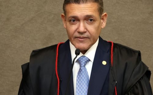 Kassio atende Flávio e suspende circulação de jornal de sindicato