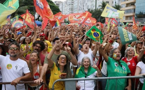 Ato em apoio à democracia e a Lula reúne milhares no Rio e Brasília