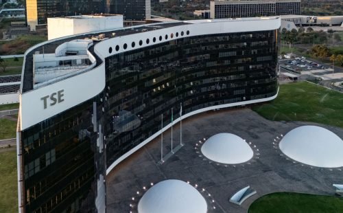 Campanha de Lula entra com ação no TSE para cassar chapa de Flávio