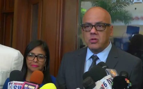 Venezuela diz que já libertou 400 presos; oposição e ONGs contestam