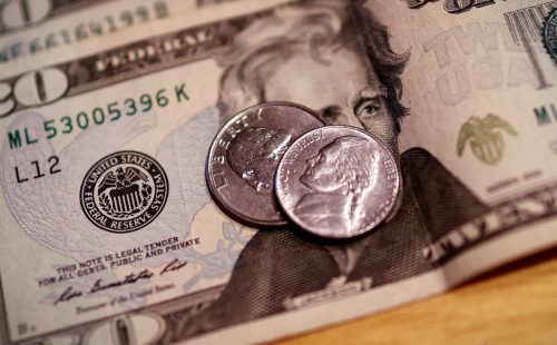 Dólar cai para R$ 5,53 após queda da inflação nos EUA