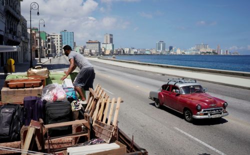 Cuba debate reformas econômica e social em meio ao bloqueio dos EUA