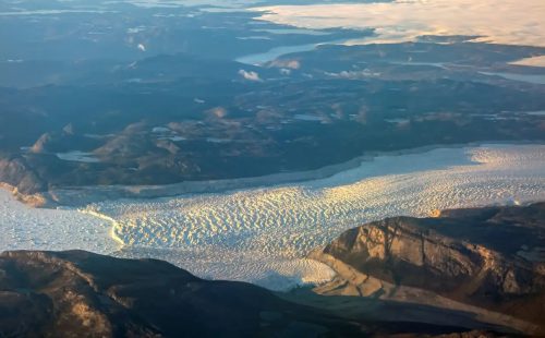 Após Venezuela, Trump ameaça tomar Groenlândia e atacar Colômbia