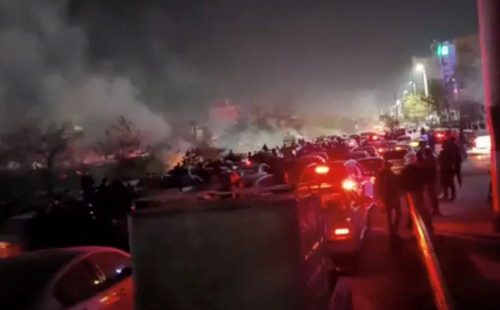 Protestos no Irã diminuem após forte repressão, dizem moradores