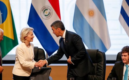 Líderes do Mercosul e da UE assinam acordo e defendem multilateralismo