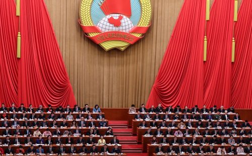 China fixa meta de crescimento econômico entre 4,5% e 5% para este ano