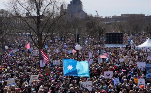 Manifestações anti-Trump ocorrem em diversas cidades dos EUA