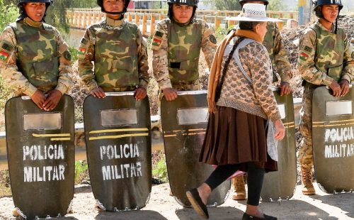 Bolívia: caem bloqueios após estado de exceção e acordo com sindicato