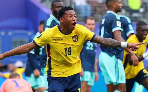 Equador vence Alemanha de virada e carimba vaga no mata-mata da Copa