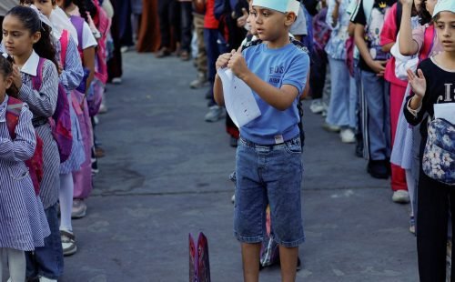 Alunos voltam às aulas presenciais em Gaza depois de três anos