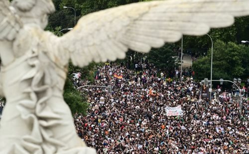 Habitação: Espanha antecipa eleições; sindicatos chamam à greve geral