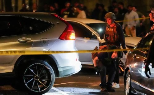 Homem é baleado em Nova York dentro de carro por agentes do ICE