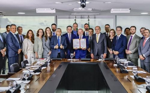 Lula sanciona Lei Antifacção e defende prisão de magnatas do crime