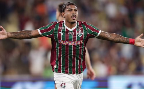 Flu bate Corinthians no Maracanã e assume vice-liderança do Brasileiro