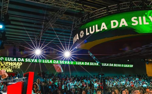 Lula fala para milhares na Espanha e pede coerência dos progressistas