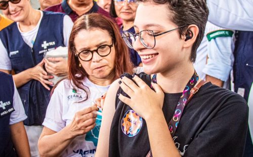 Cidades do CE e MG iniciam vacinação contra dengue com dose única