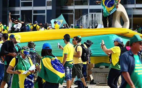 Cientista político vê onda bolsonarista enfraquecida após condenação