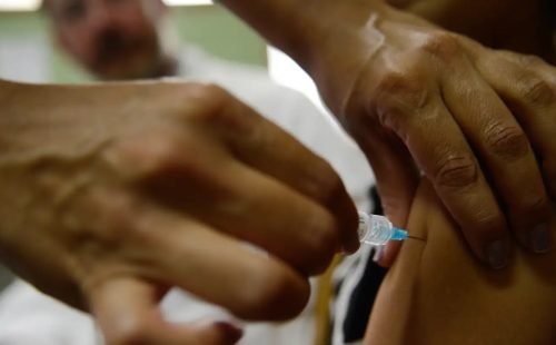 Consultas por lesões pré-cancerígenas caem após vacina contra HPV
