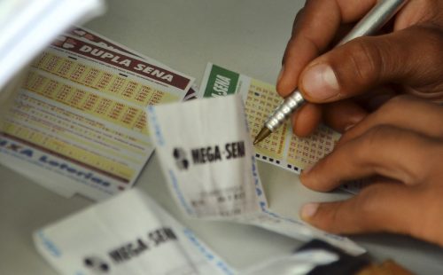 Mega-Sena acumula novamente e prêmio principal vai para R$ 45 milhões