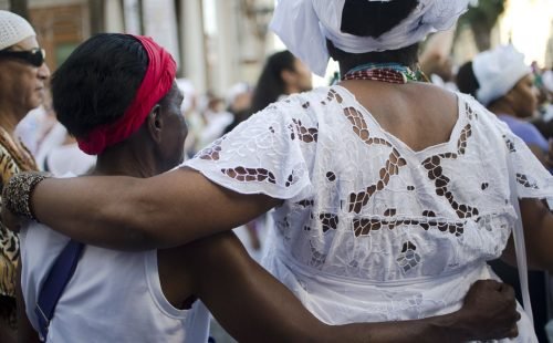 Ataques a símbolos religiosos reacendem debate sobre intolerância