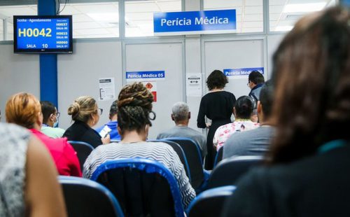 INSS faz mutirão de perícias médicas para reduzir tempo de espera