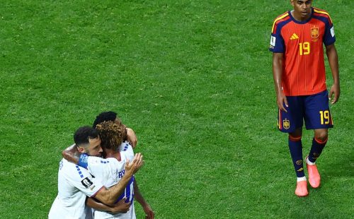 Cabo Verde segura Espanha e estreia em Copas com empate histórico